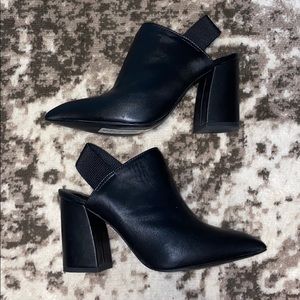 Women's Gianni Bini black pointed toe bootie heels
